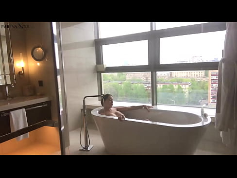 ❤️ Pitikek mezin Bi dilgermî pizika xwe di serşokê de dihejîne ❤ Super porno li ku.porngifmag.ru